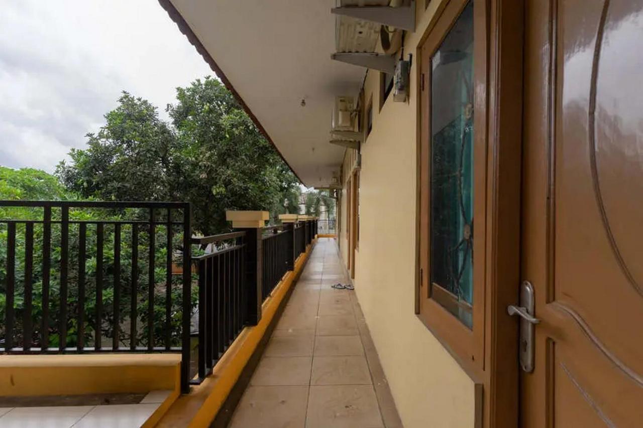 Kostawira Syariah Bintaro Mitra Reddoorz Hotel Mencil Exterior foto